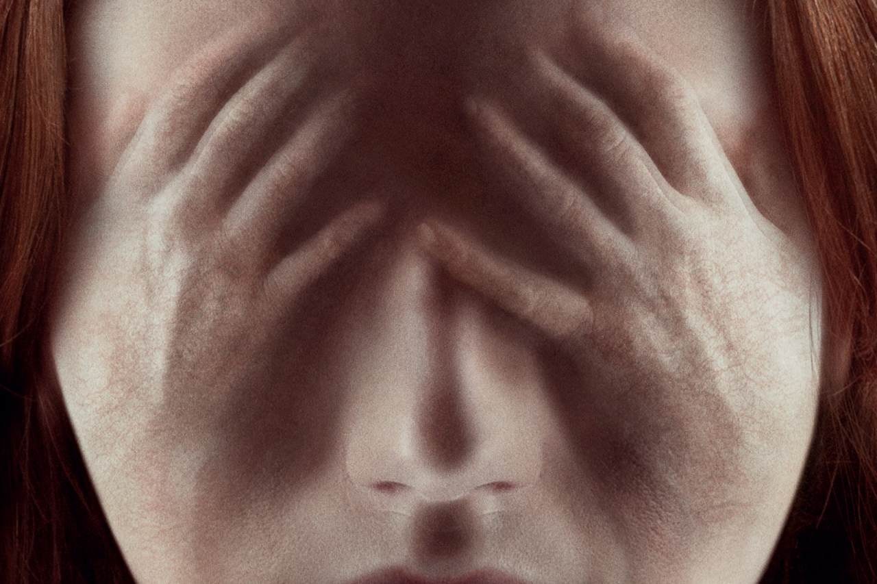 Oculus arriva oggi 24 settembre su Netflix: l'horror di Mike Flanagan che trasforma uno specchio in un incubo