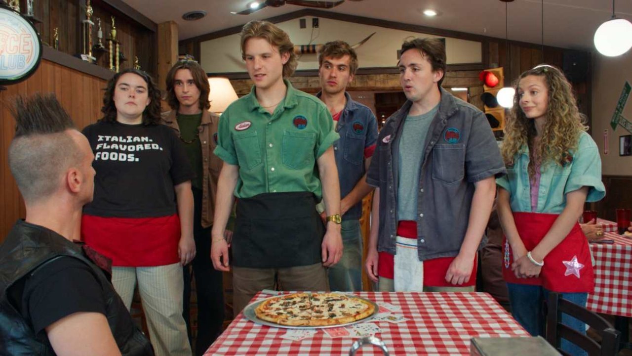 Minimum Wage su Netflix dal 26 ottobre: trama della serie sui ragazzi che cercano di salvare una pizzeria