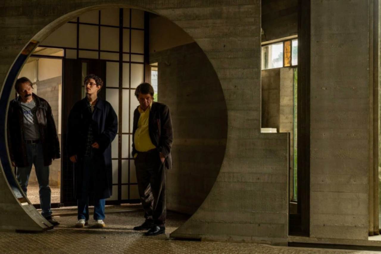 Tre vite, una notte infinita: il film italiano che arriva da Cannes e sorprende tutti